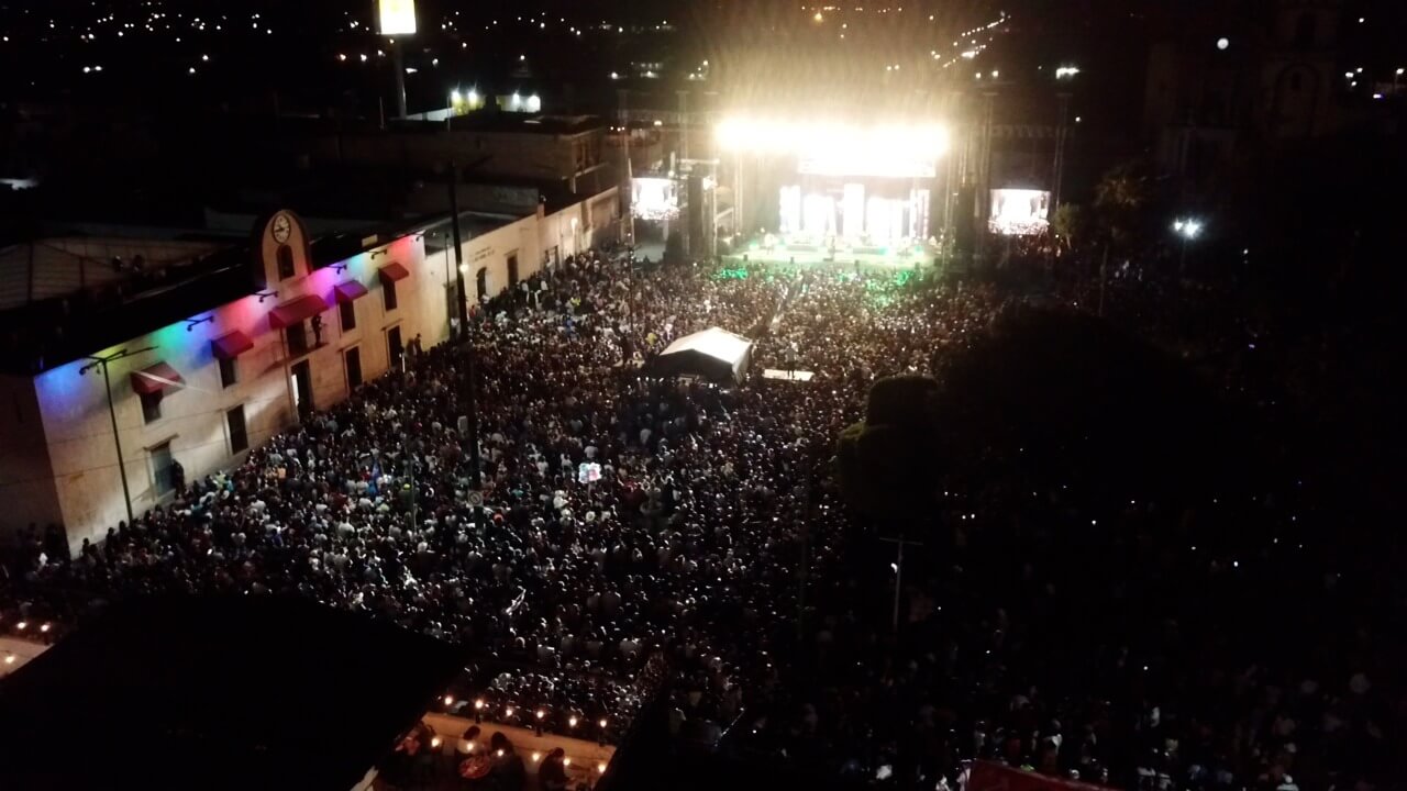 La agrupación norteña “Los Dos Carnales” fueron los encargados de amenizar la velada de la noche del lunes