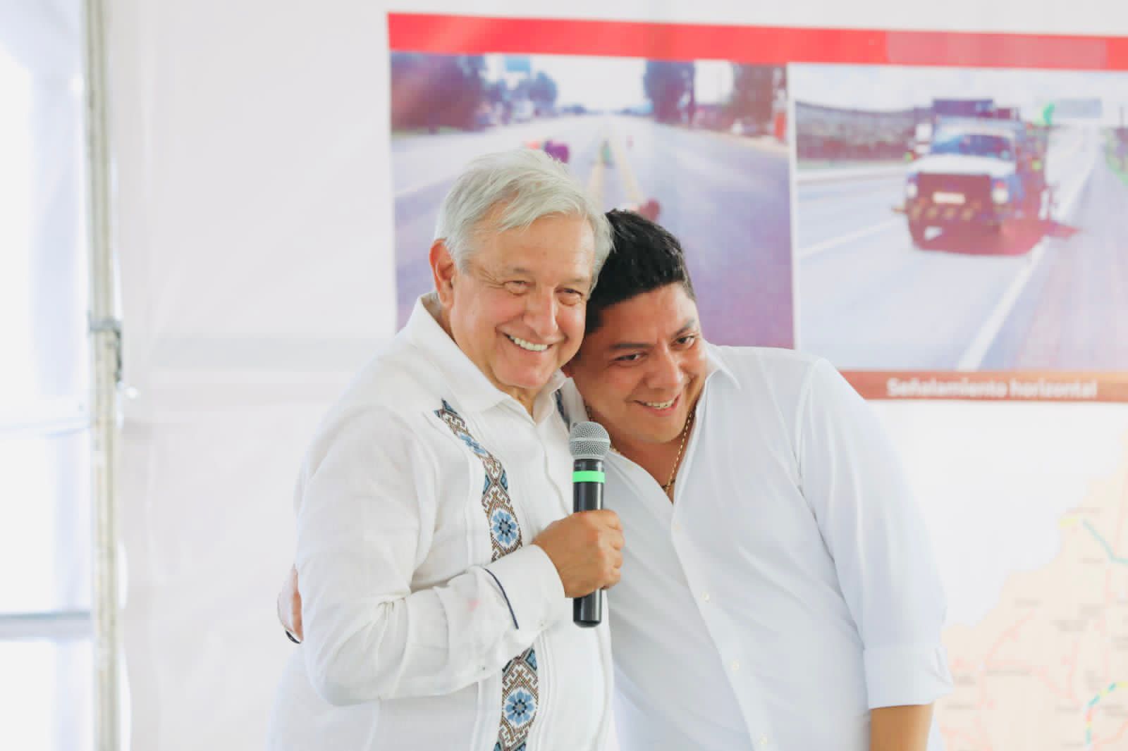 López Obrador reconoció los programas sociales de Ricardo Gallardo Cardona, que, sumados a los programas federales