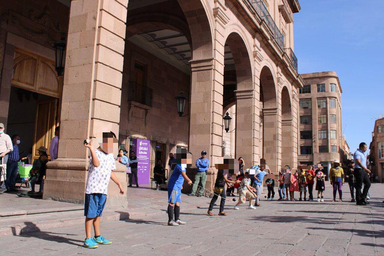 Este miércoles se realizó frente a Palacio Municipal el primer Torneo de Trompo “Spring” 2022, organizado por la Dirección de Deporte Municipal