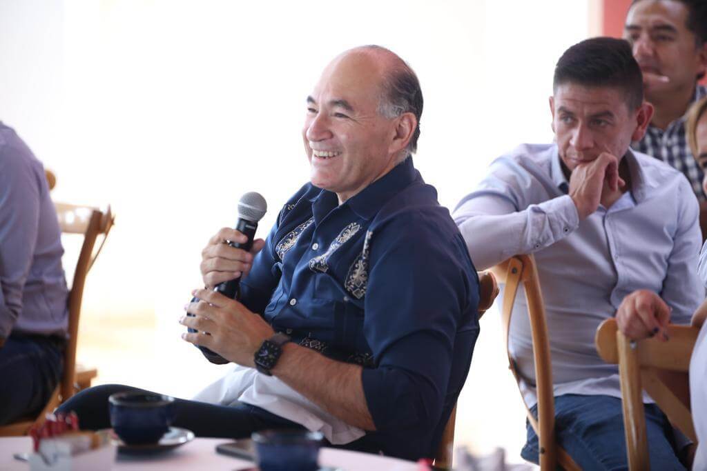 El alcalde Enrique Galindo y el ciclista colombiano Nairo Quintana, se reunieron con representantes de la IP