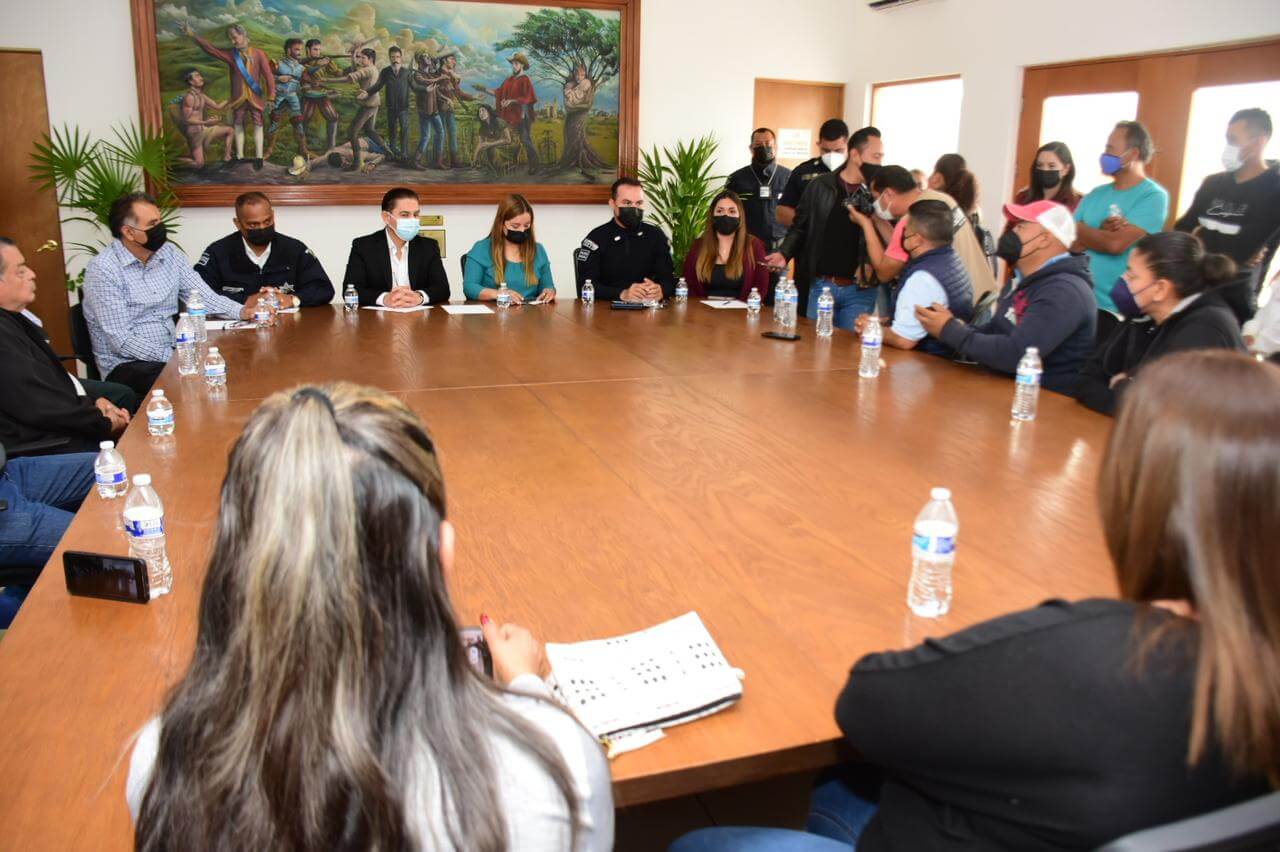 Después de varios minutos de diálogo en Palacio Municipal, se llegaron a varios  acuerdos con los comerciantes.