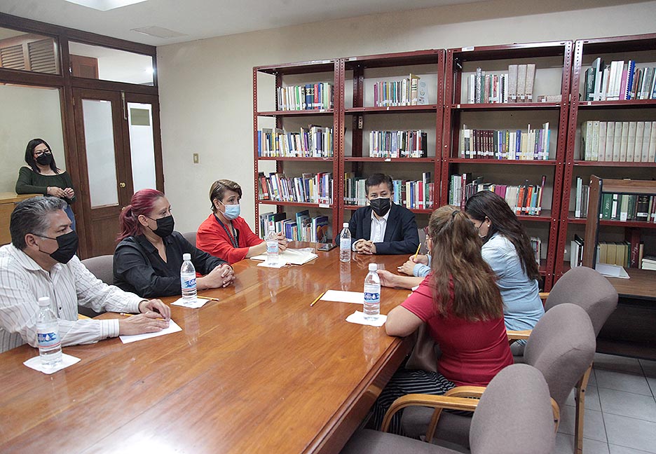 Exhortan a las autoridades educativas a que investiguen el desalojo de un profesor con policías