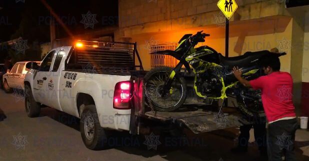 Policías Estatales detuvieron a un hombre por presuntos delitos contra la seguridad de tránsito de vehículos.