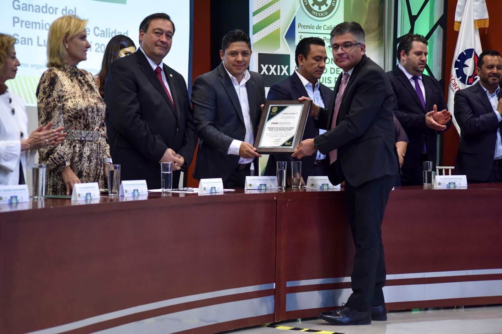 Ricardo Gallardo Cardona presidió este lunes la XXIX ceremonia del Premio de Calidad San Luis Potosí edición 2021 que otorga la Canacintra