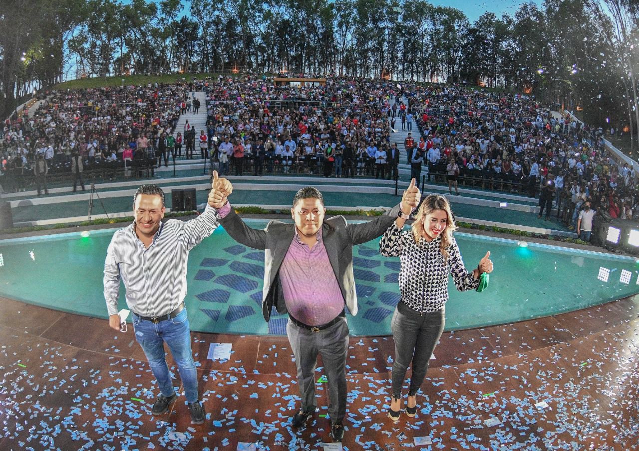 El Teatro de la Ciudad fue reinaugurado, ante más de cinco mil personas que se dieron cita en el primer concierto gratuito de Magneto.