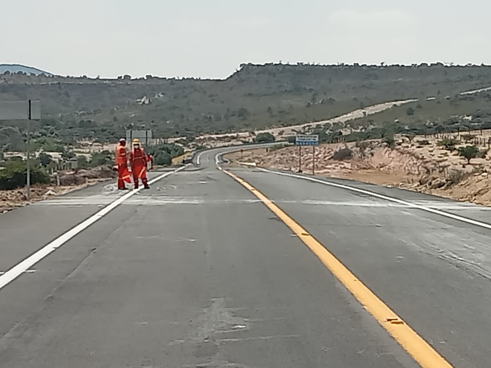 En operativo coordinado, Gobierno retira bloqueo de carretera SLP-Villa de Arriaga