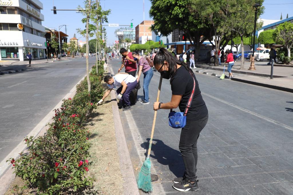 Vecinos de Tequis se suman al Ayuntamiento para mejorar el emblemático jardín
