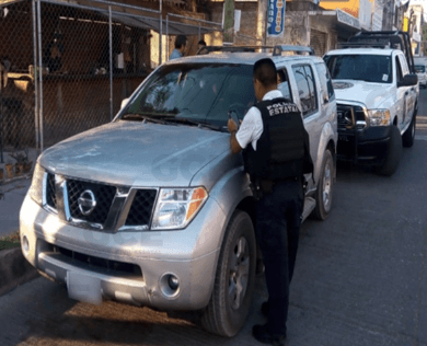 Policías de la Guardia Civil Estatal detuvieron a un hombre por presunta tripulación de un automotor que tenía placas sobrepuestas.