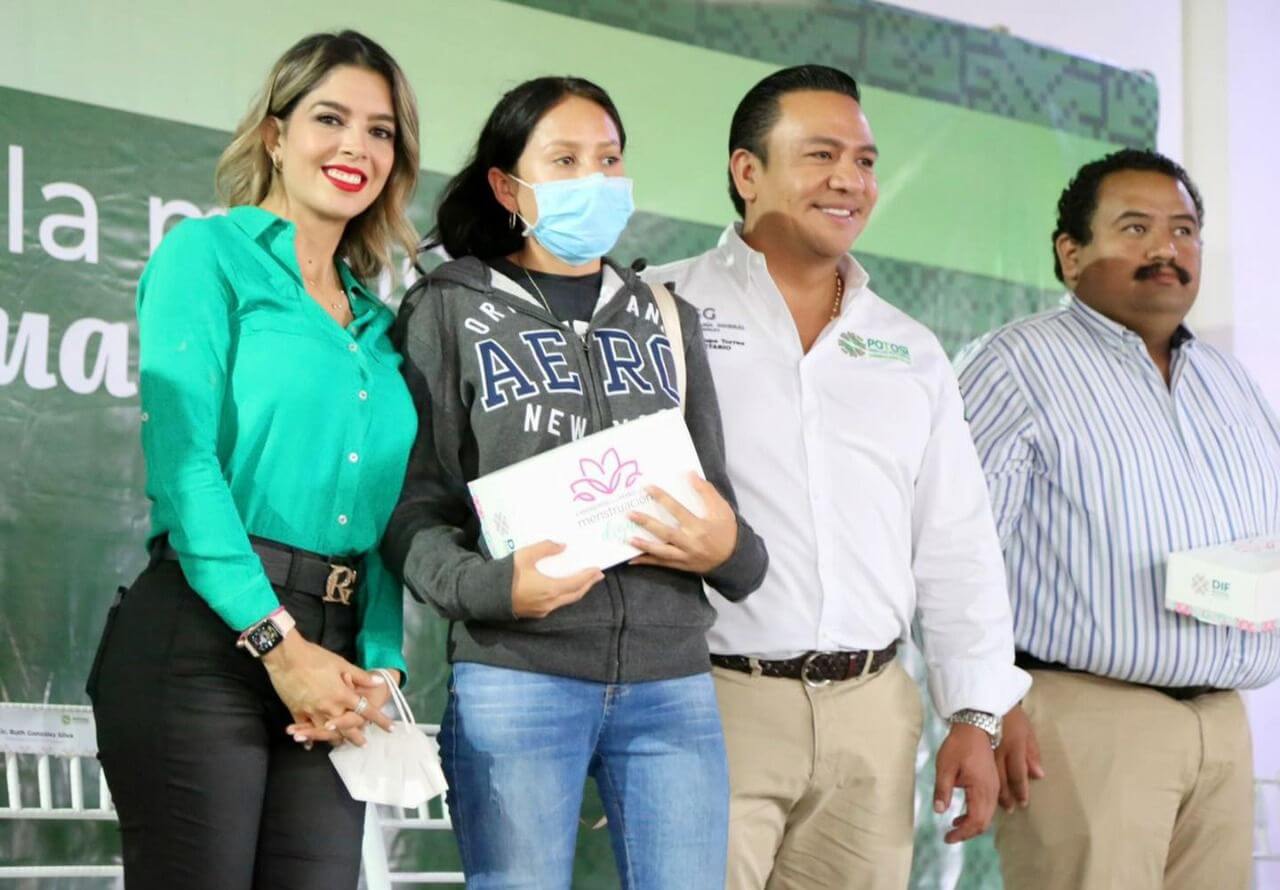 DIF de San Luis Potosí continúa entregando aditamentos para el cuidado de la salud menstrual de las mujeres en las cuatro regiones del Estado