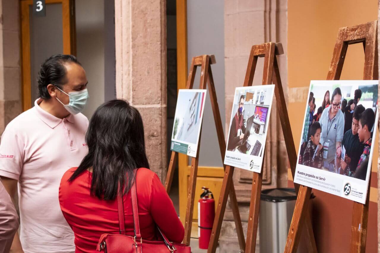 Compuesta por 28 fotografías, esta muestra es reflejo del trabajo que ha venido realizando el Servicio de Administración Tributaria