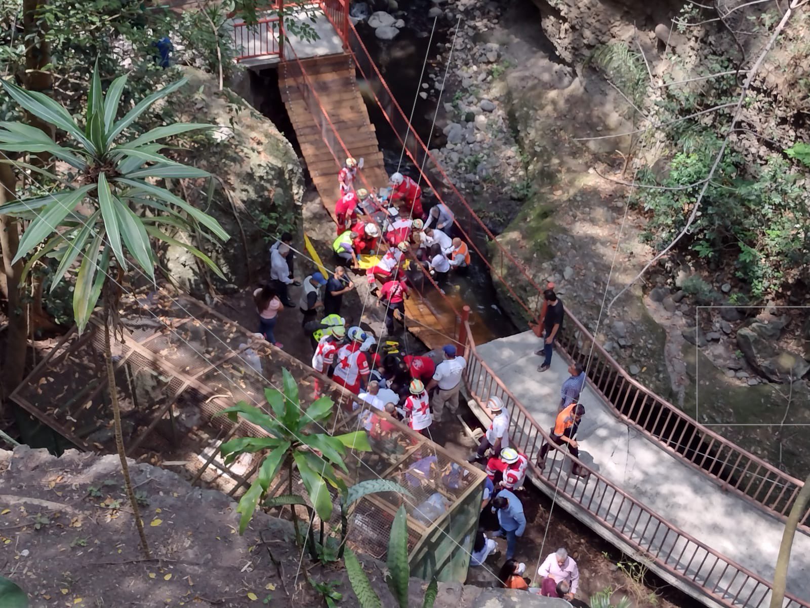 Puente en Cuernavaca colapso por exceso de peso