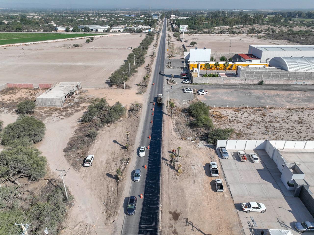 Con la ampliación del camino hacia el Aeropuerto Internacional “Ponciano Arriaga” se contempla el desarrollo de proyectos para la construcción de hoteles y zonas comerciales