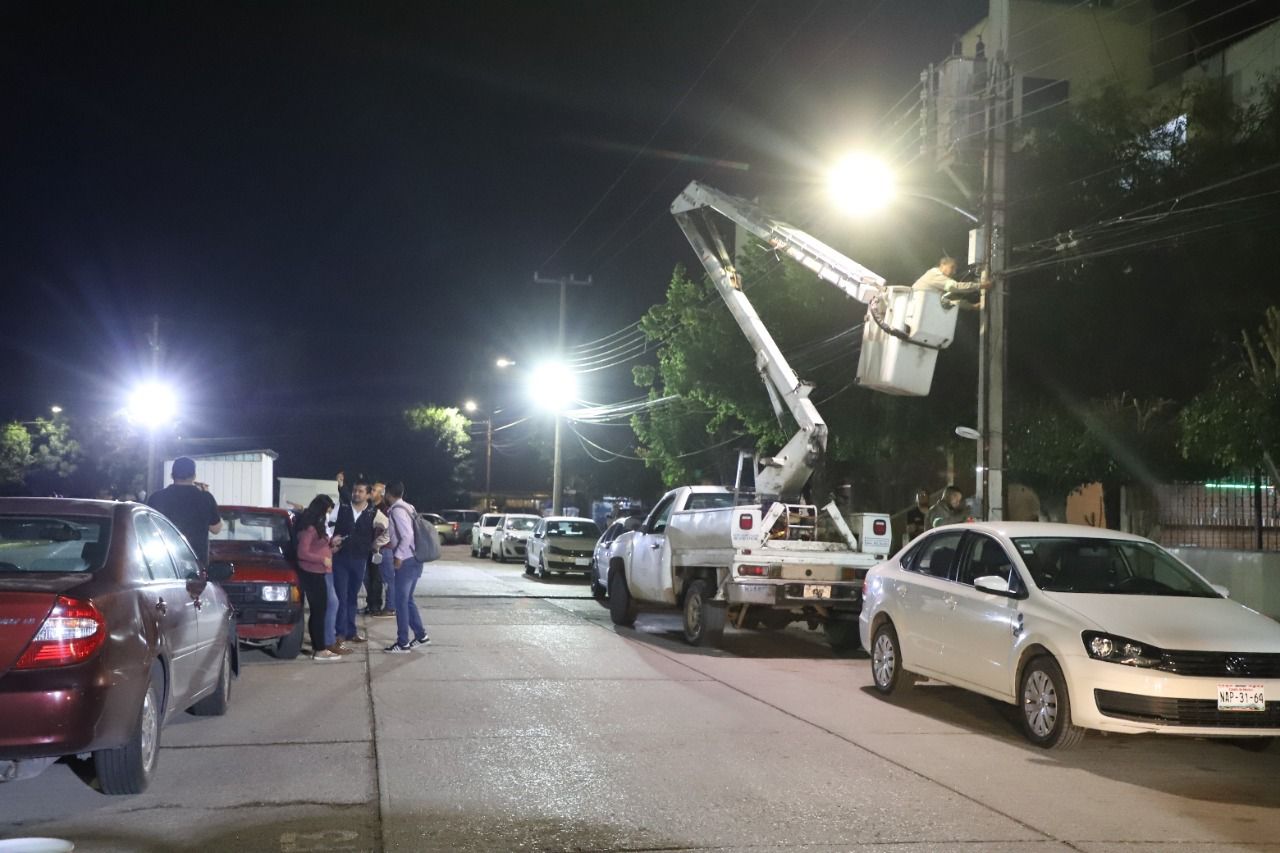 Se instalaron nuevos reflectores y luminarias, además de la reparación de circuitos que lograron iluminación total en el parque Fovissste.