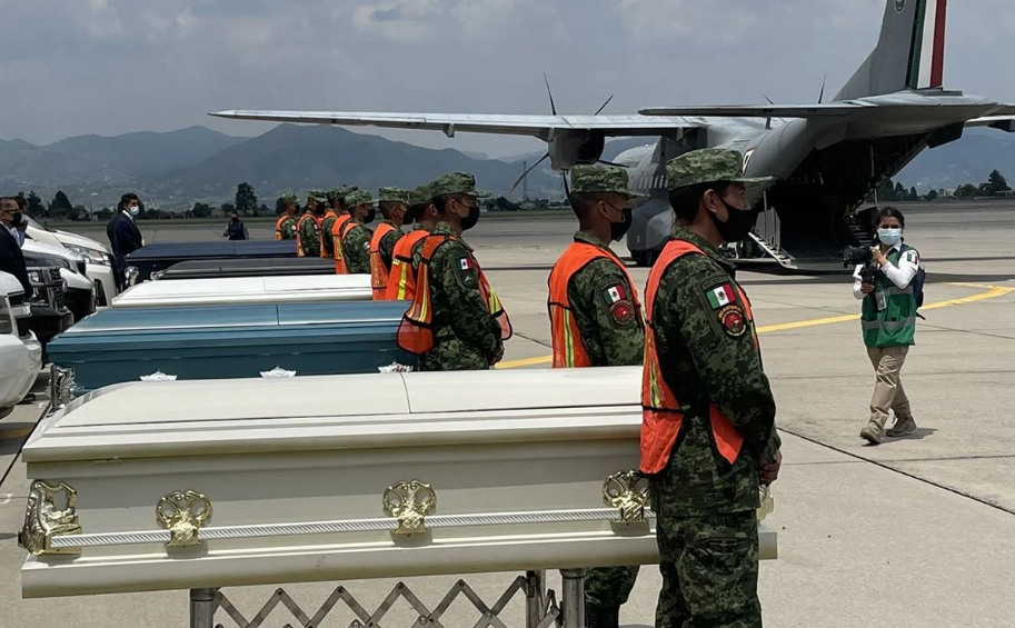 Repatrían los cuerpos de ocho mexicanos fallecidos en trailer abandonado