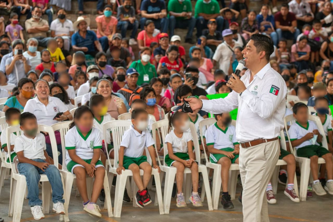 Instruyó al titular de la SEGE a visitar planteles de educación básica para conocer necesidades en infraestructura