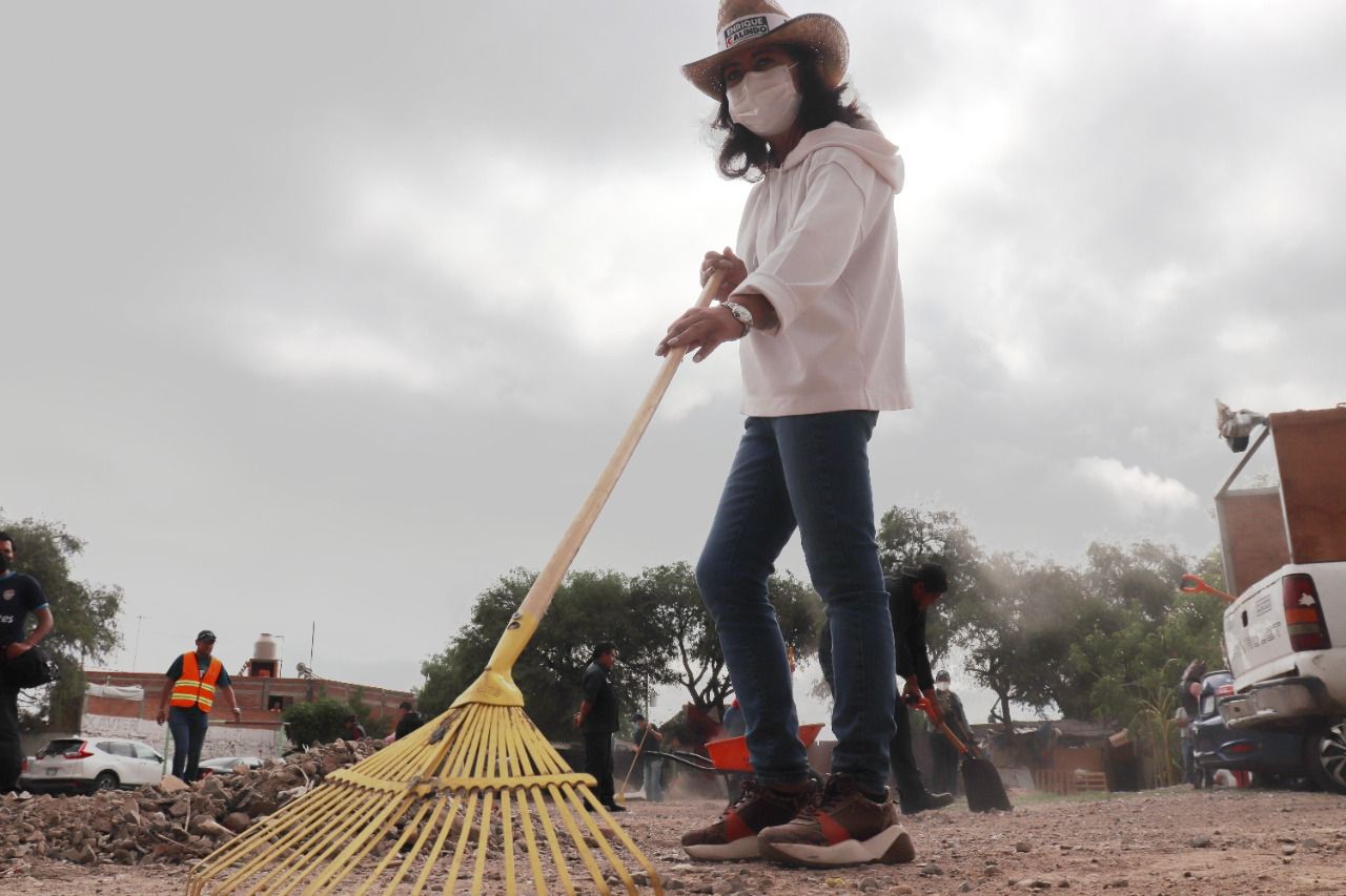 El DIF municipal realizó este sábado trabajos de limpieza en un espacio en la colonia El Mezquital