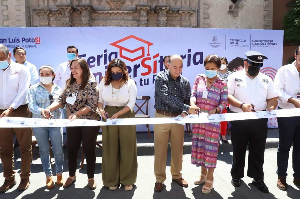 Alcalde inaugura la “Feria Universitaria: Emprendiendo tu Futuro”