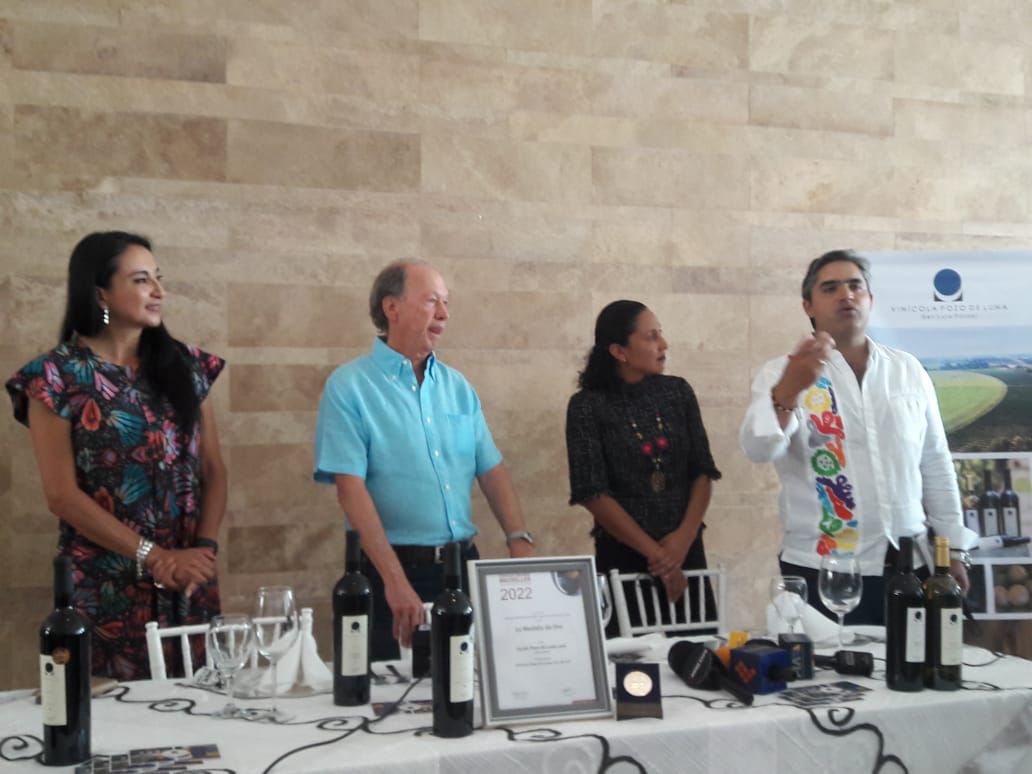 TRES MEZCALES POTOSINOS OBTIENEN DISTINCIONES DE CLASE MUNDIAL