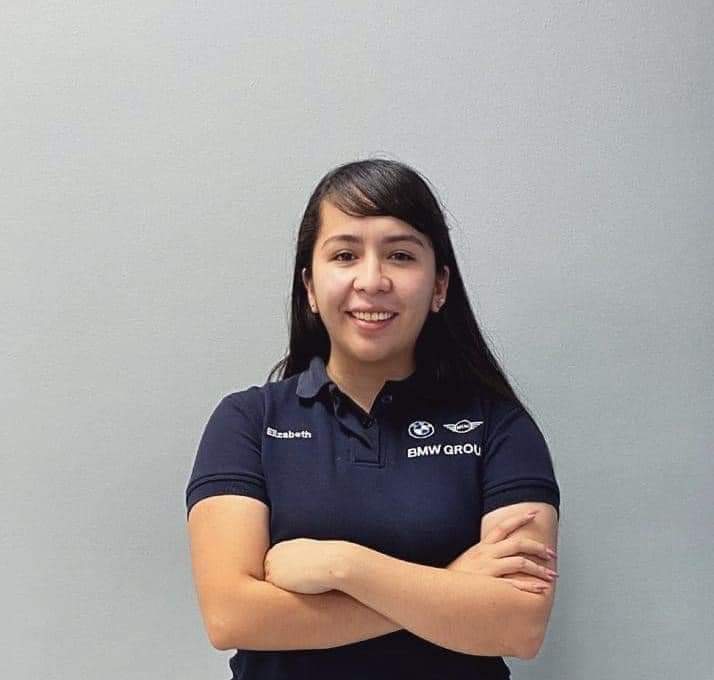 Originaria de Santa María del Rio, Elizabeth Loyola Avalos, dio inicio a sus prácticas profesionales en la empresa Automotriz Tesla