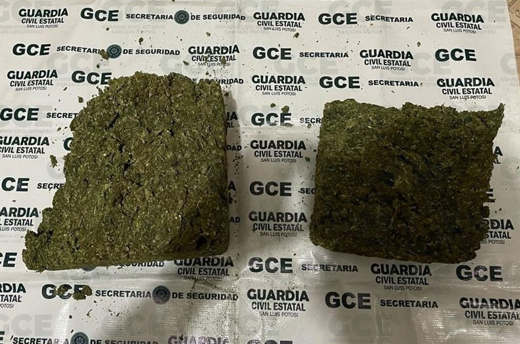 Detuvieron a 12 personas por presunta posesión de droga y aseguraron 82 dosis de enervantes y más de cuatro kilos de marihuana.