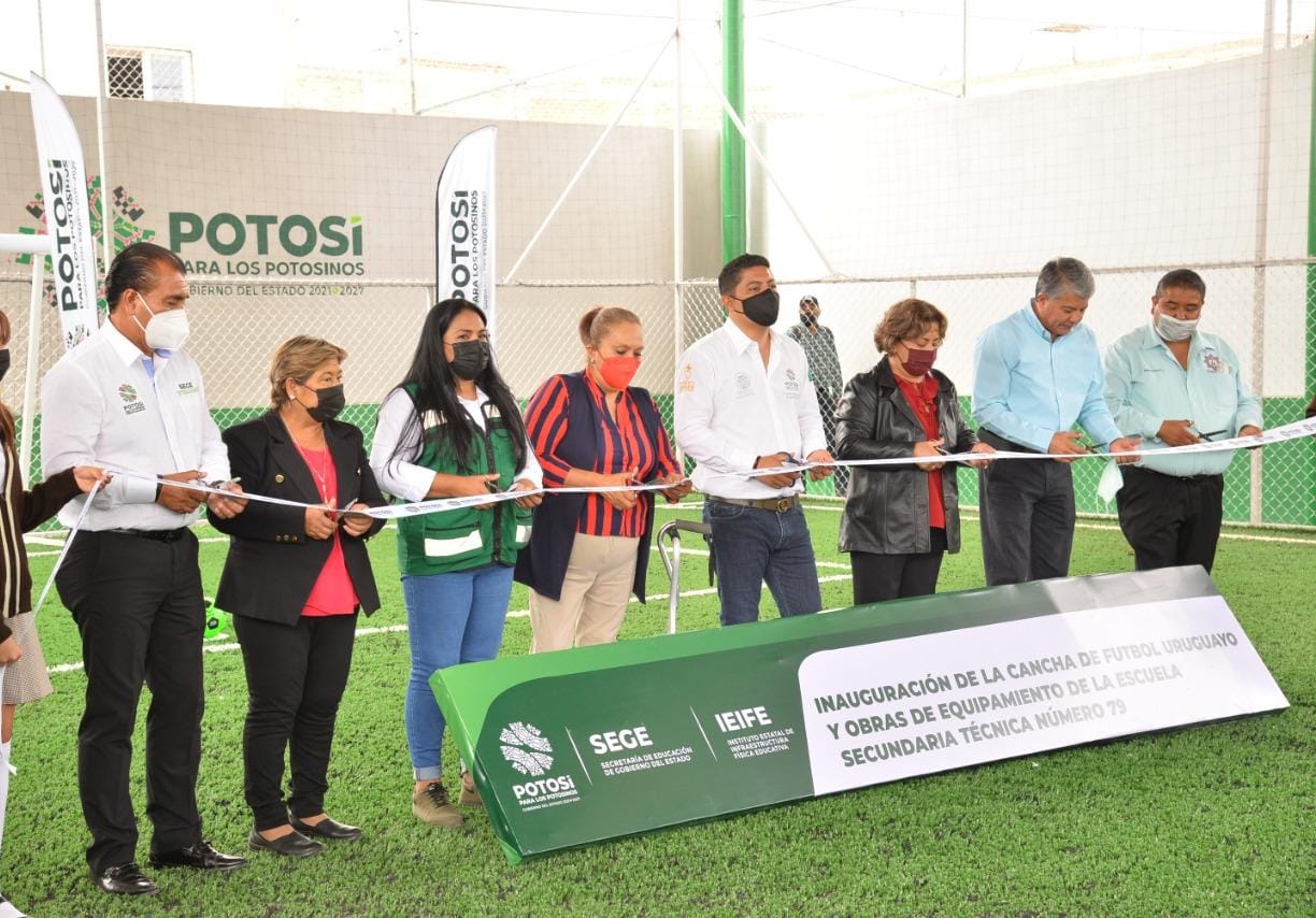 Inauguraron la cancha de futbol uruguayo y obras de equipamiento de la escuela secundaria Técnica 79.