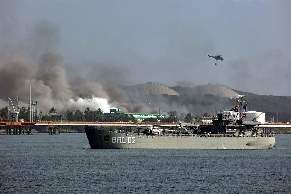Llegan buques mexicanos a Cuba para ayudar a extinguir incendio