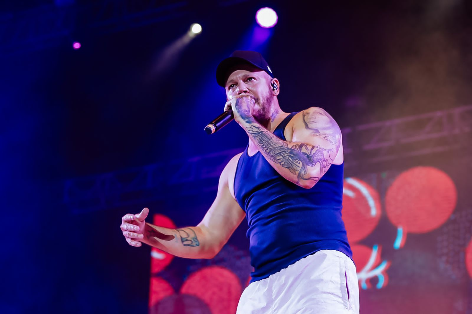 El cantante puertorriqueño Residente, uno de los más importantes del mundo en su género, llenó de emoción al escenario del Teatro del Pueblo