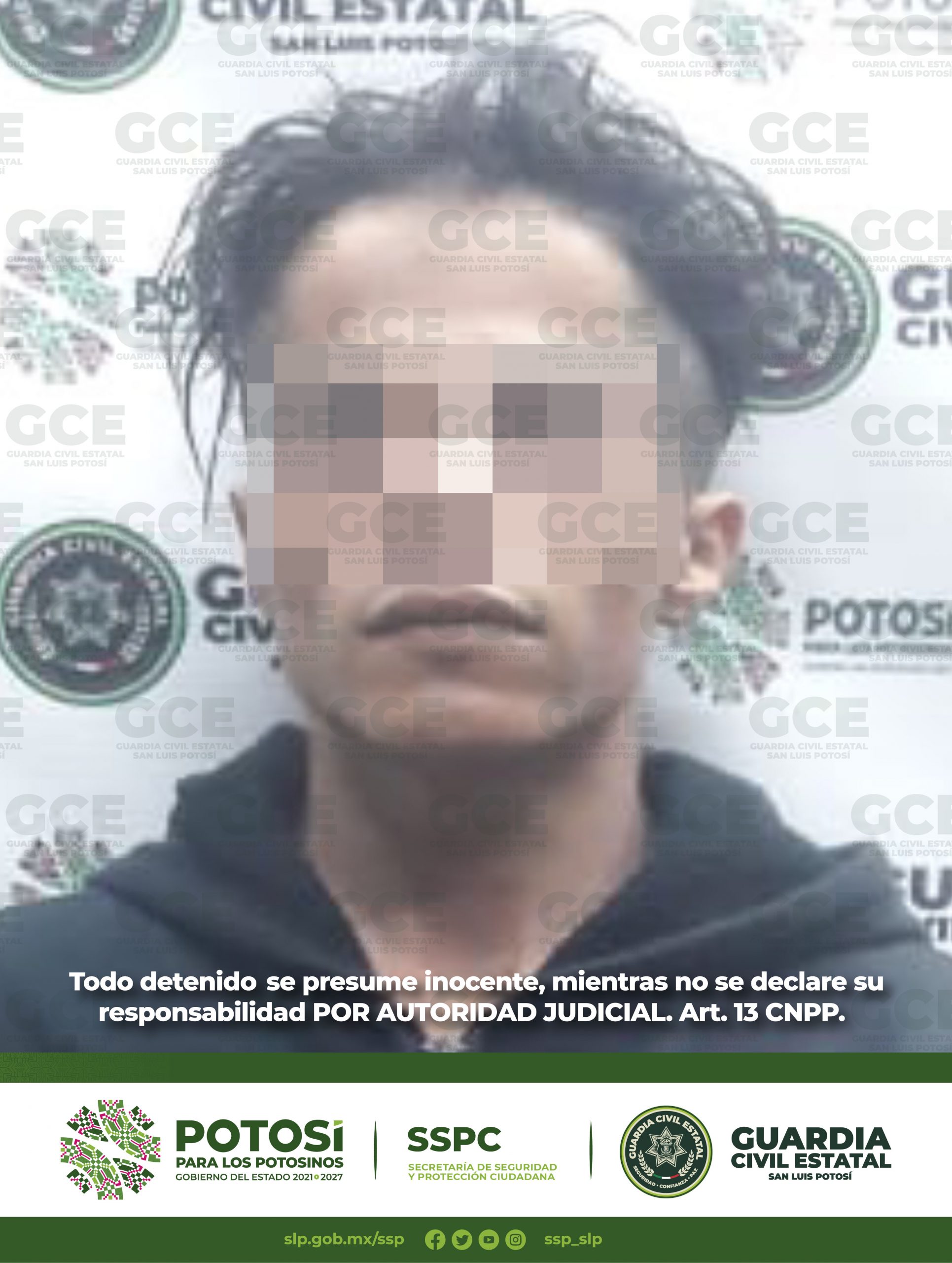 En distintas acciones, agentes de la Guardia Civil Estatal (GCE) detuvieron a dos masculinos por presunta portación de armas blancas.