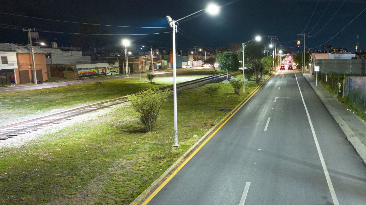 La rehabilitación de Hernán Cortés, entregada anoche, estrena un modelo innovador para circulación y protección de ciclistas.