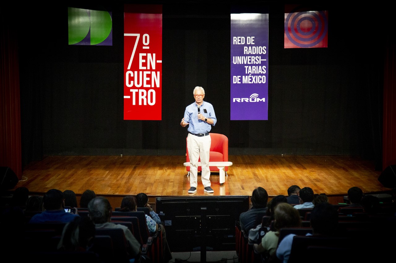El comunicador Javier Solórzano ofreció la conferencia “Radios Universitarias; inclusión y ciudadanía”