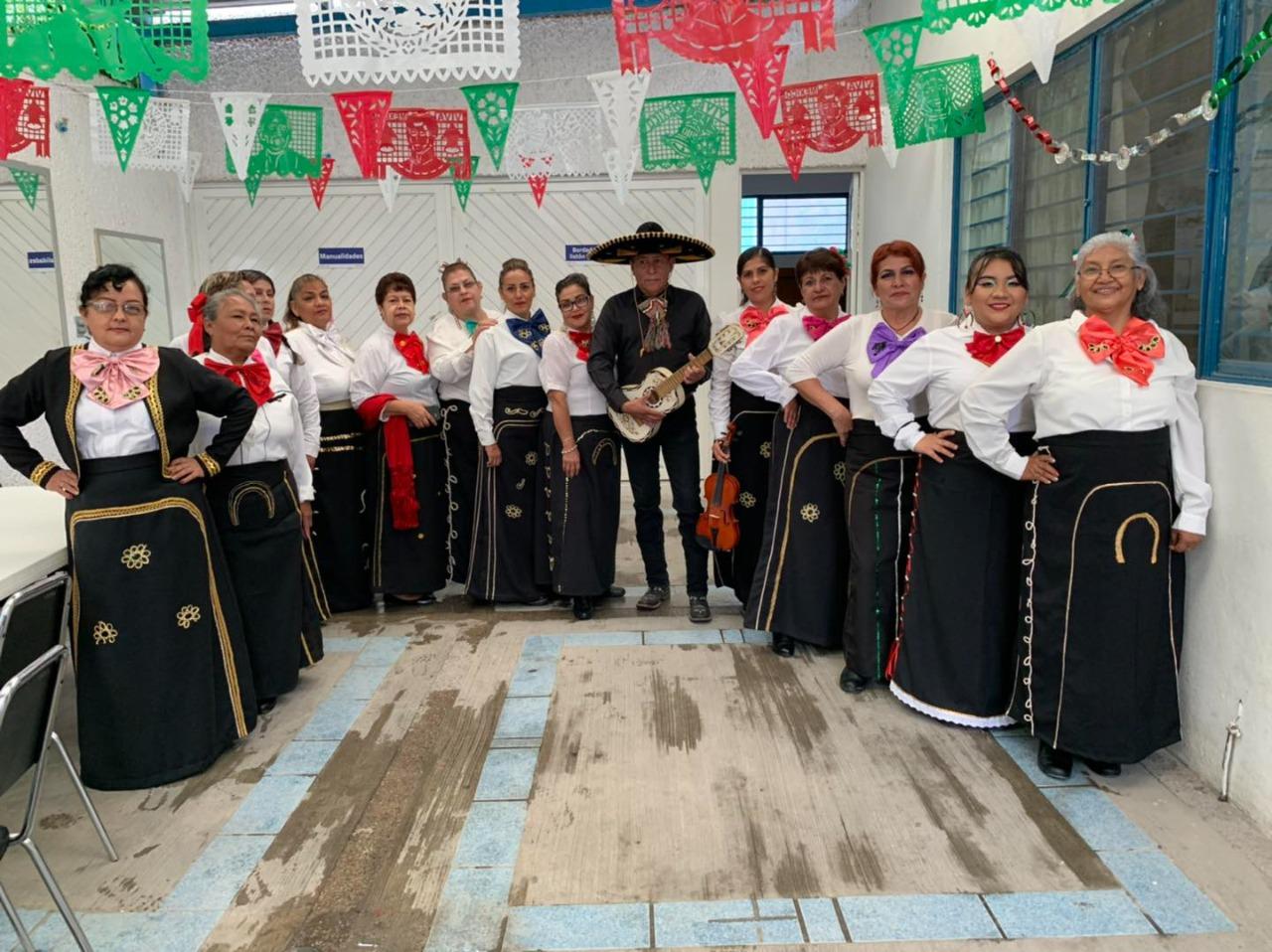 Integrantes de los talleres de los CAF del Sistema Municipal DIF, llevaron a cabo reuniones para celebrar las fiestas patrias.