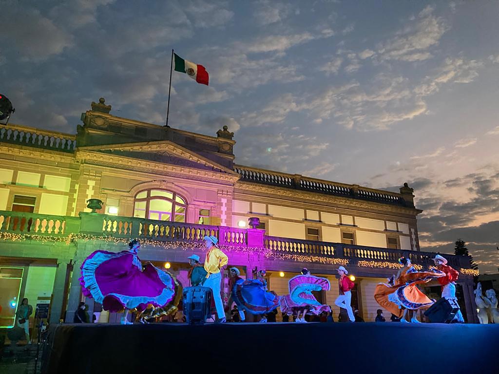 Fiesta mexicana en el Francisco Cossío