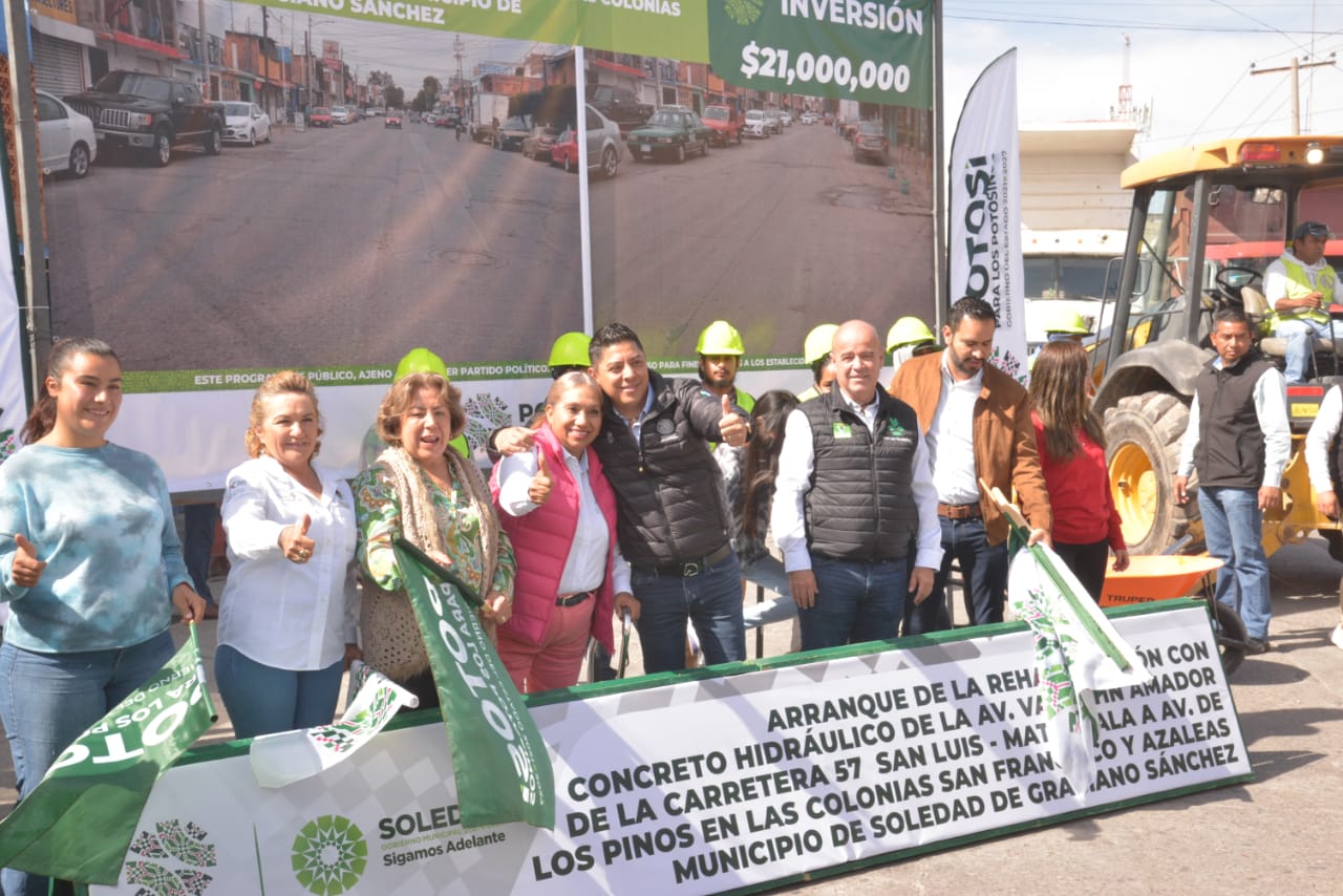 Dieron arranque a la rehabilitación con concreto hidráulico de la Avenida Valentín Amador en el tramo que comprende la carretera 57 y la  Avenida de los Pinos.