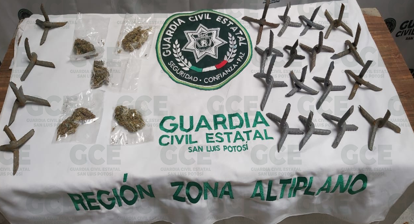 Agentes de la GCE lograron asegurar droga y artefactos metálicos utilizados por presuntos grupos criminales, conocidos como "poncha llantas