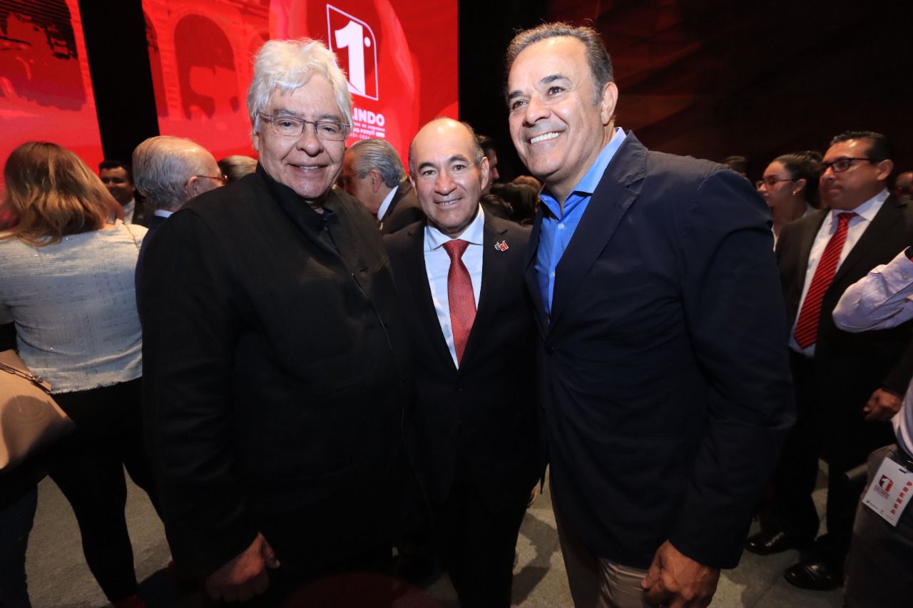 El tenor participó en uno de los màs conciertos del Festival San Luis en Primavera 2022, junto con Filippa Giordano y Chacho Gaytán.