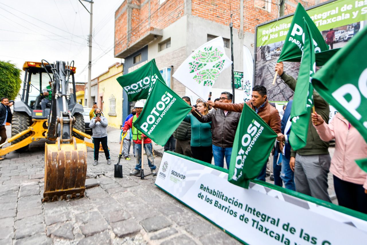 Ricardo Gallardo Cardona, arrancó las obras de rehabilitación integral de las calles de los barrios de Tlaxcala y Santiago