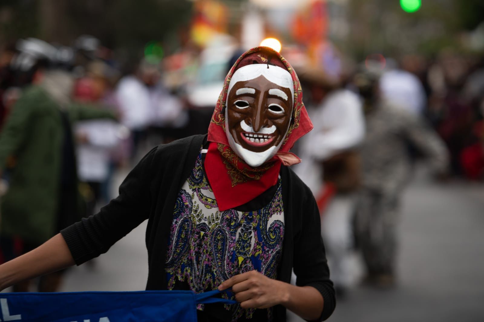 25 carros alegóricos, comparsas, música, color y disfraces enmarcarán el sentido de misticismo entre la vida y la muerte.