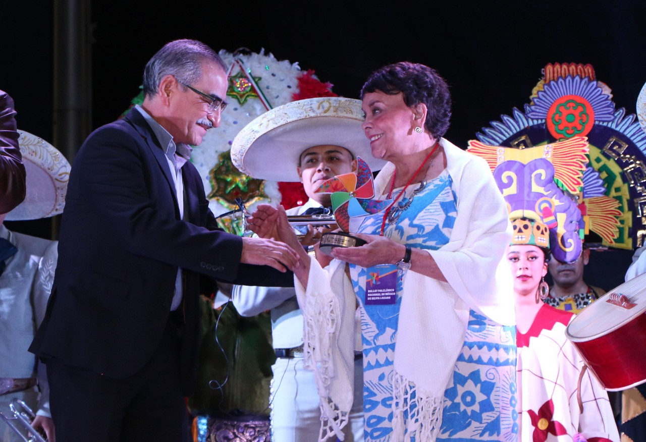 Cerró V Muestra Internacional de Folklore y Artes Tradicionales con lleno total en la Plaza de Los Fundadores