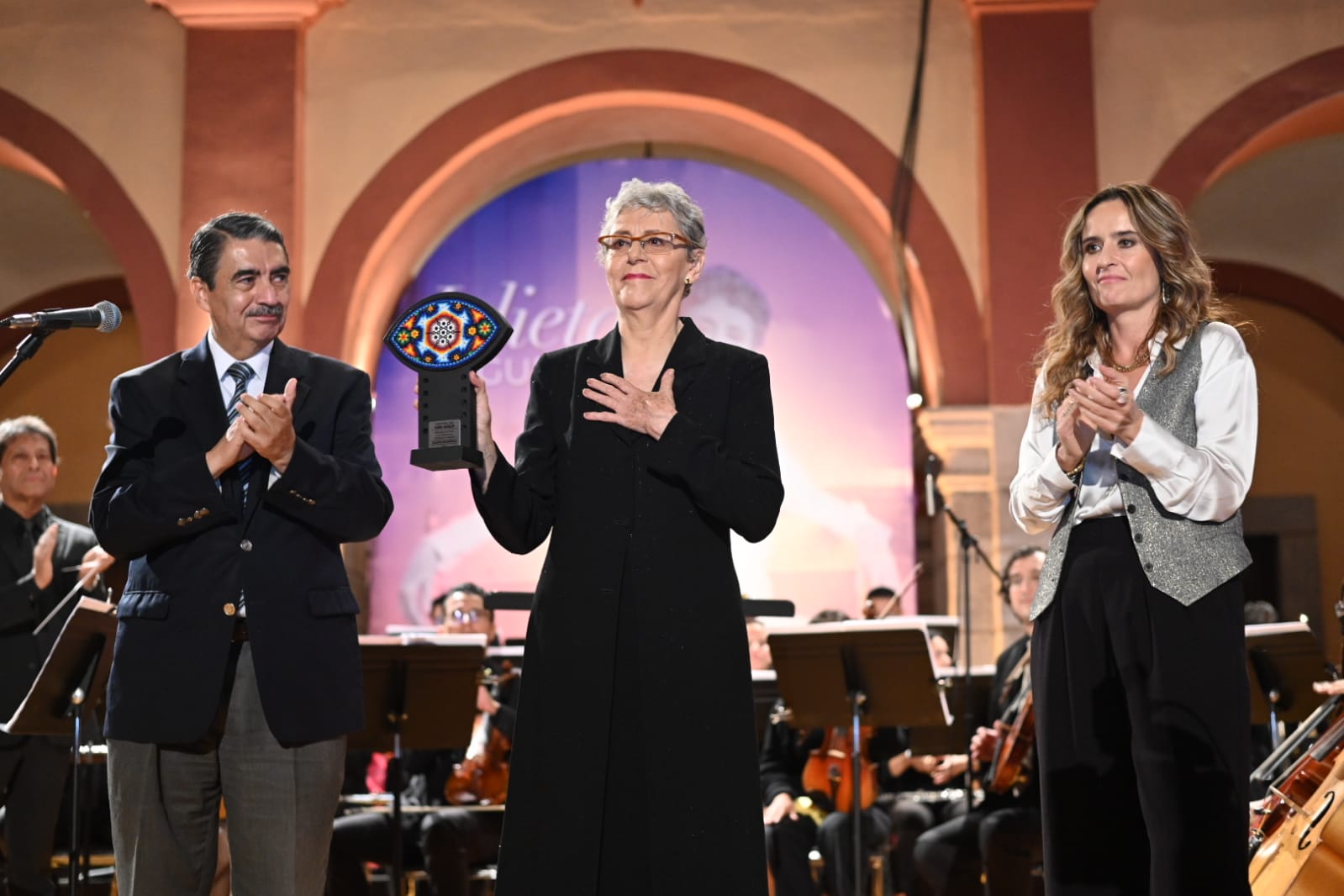 5to. Festival de Cine UALSP reconoció a Julieta Egurrola con “Premio Peyote” por 45 años de trayectoria artística