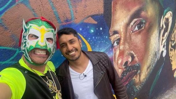 El actor Tenoch Huerta rompe en llanto al ver un mural dedicado a él