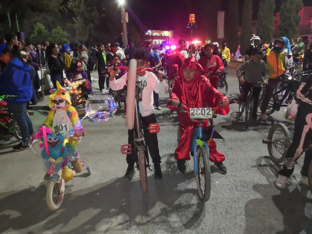 Este lunes el municipio fue sede de la tradicional rodada nocturna de Día de Muertos, en la cual participaron cientos de soledenses