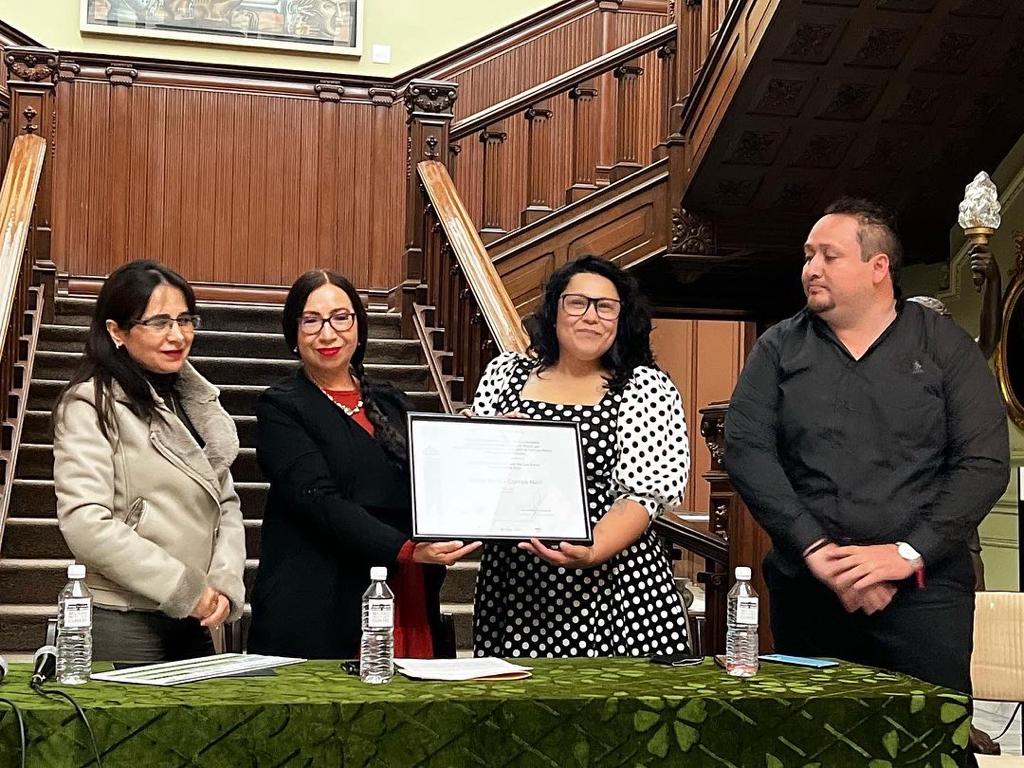 ELMA AUREA CORREA NERI RECIBE EL PREMIO BELLAS ARTES DE CUENTO SAN LUIS POTOSÍ AMPARO DÁVILA