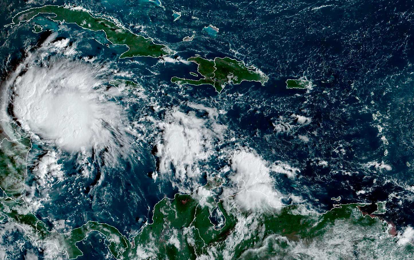 Tormenta tropical 'Lisa' podría alcanzar la categoría 1 de huracán