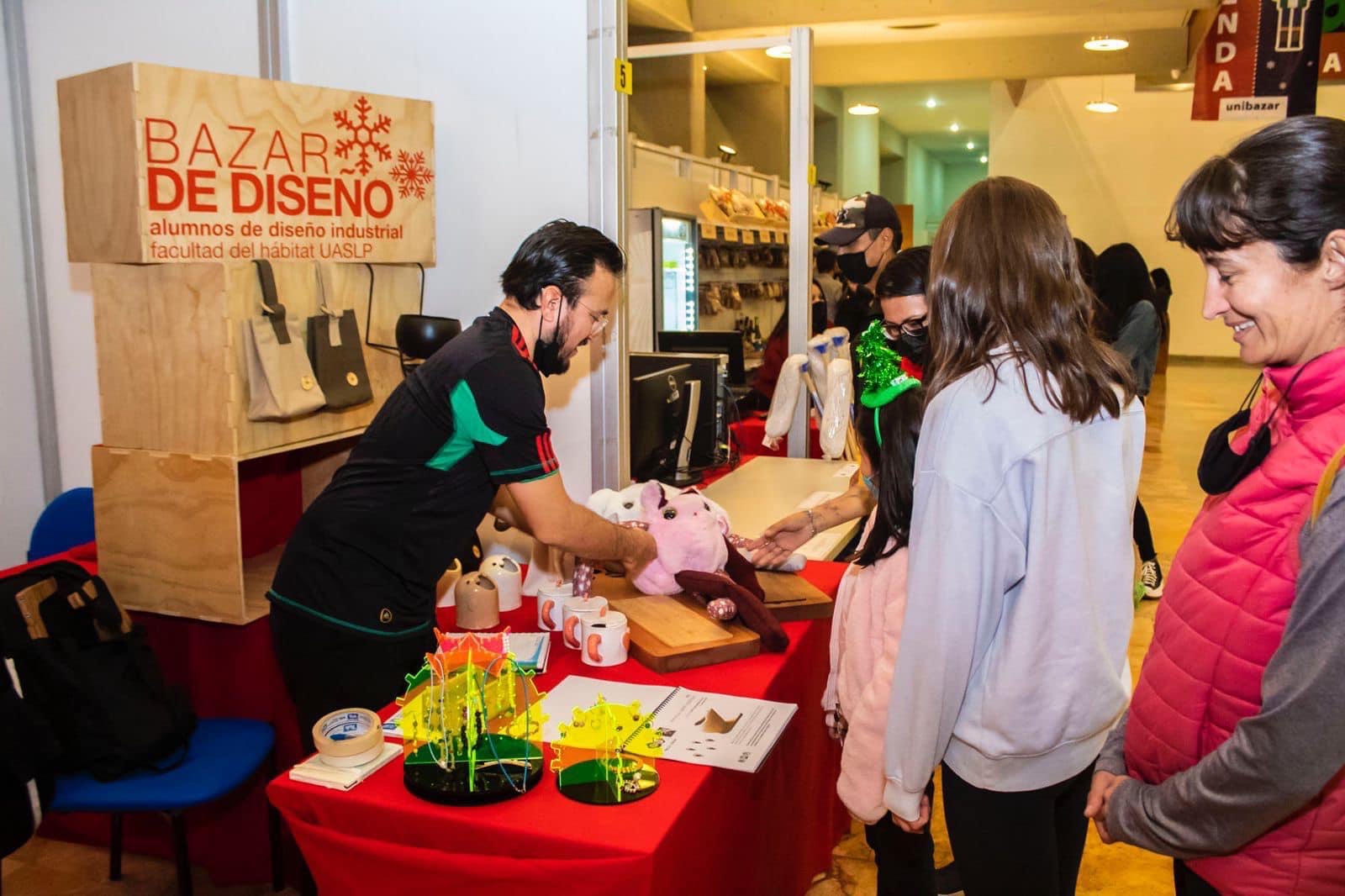 inauguraron la trigésima segunda edición del Unibazar UASLP que se llevará a cabo del sábado 26 de noviembre al sábado 3 de diciembre