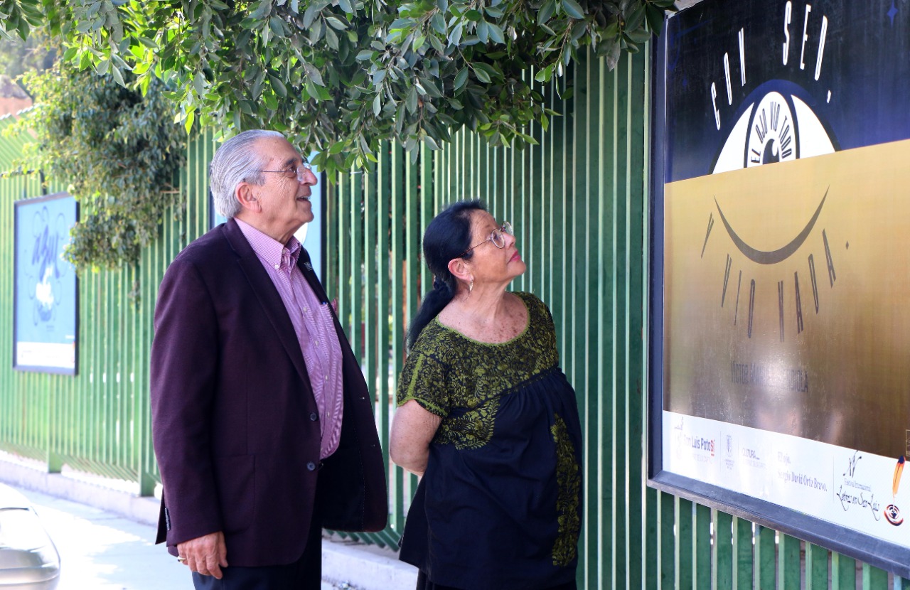 El ganador del Concurso Néstor Raúl García Rocha estuvo presente junto con otras diseñadoras participantes.