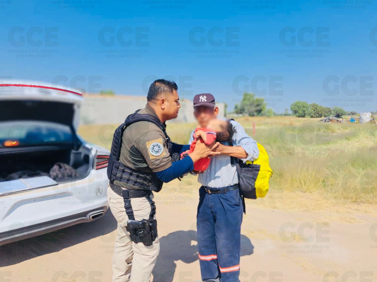 Guardia Civil resguarda a menor de edad, presuntamente abandonado por sus padres