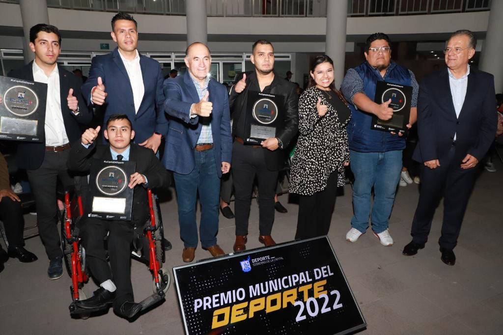 Enrique Galindo Ceballos entregó el Premio Municipal del Deporte 2022
