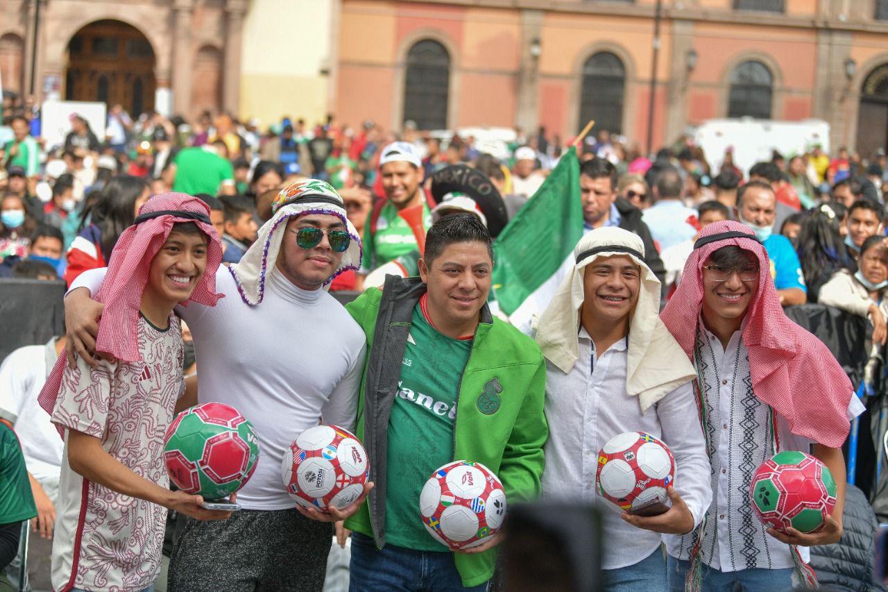 GRAN AMBIENTE FAMILIAR EN FUNDADORES POR DEBUT DE MÉXICO EN QATAR 2022