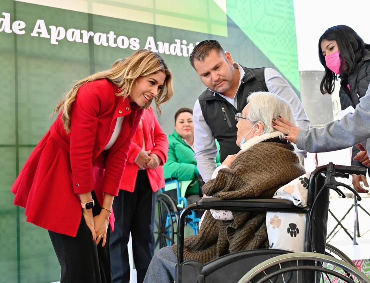 ENTREGA DIF ESTATAL 300 APARATOS AUDITIVOS A PERSONAS DE ESCASOS RECURSOS