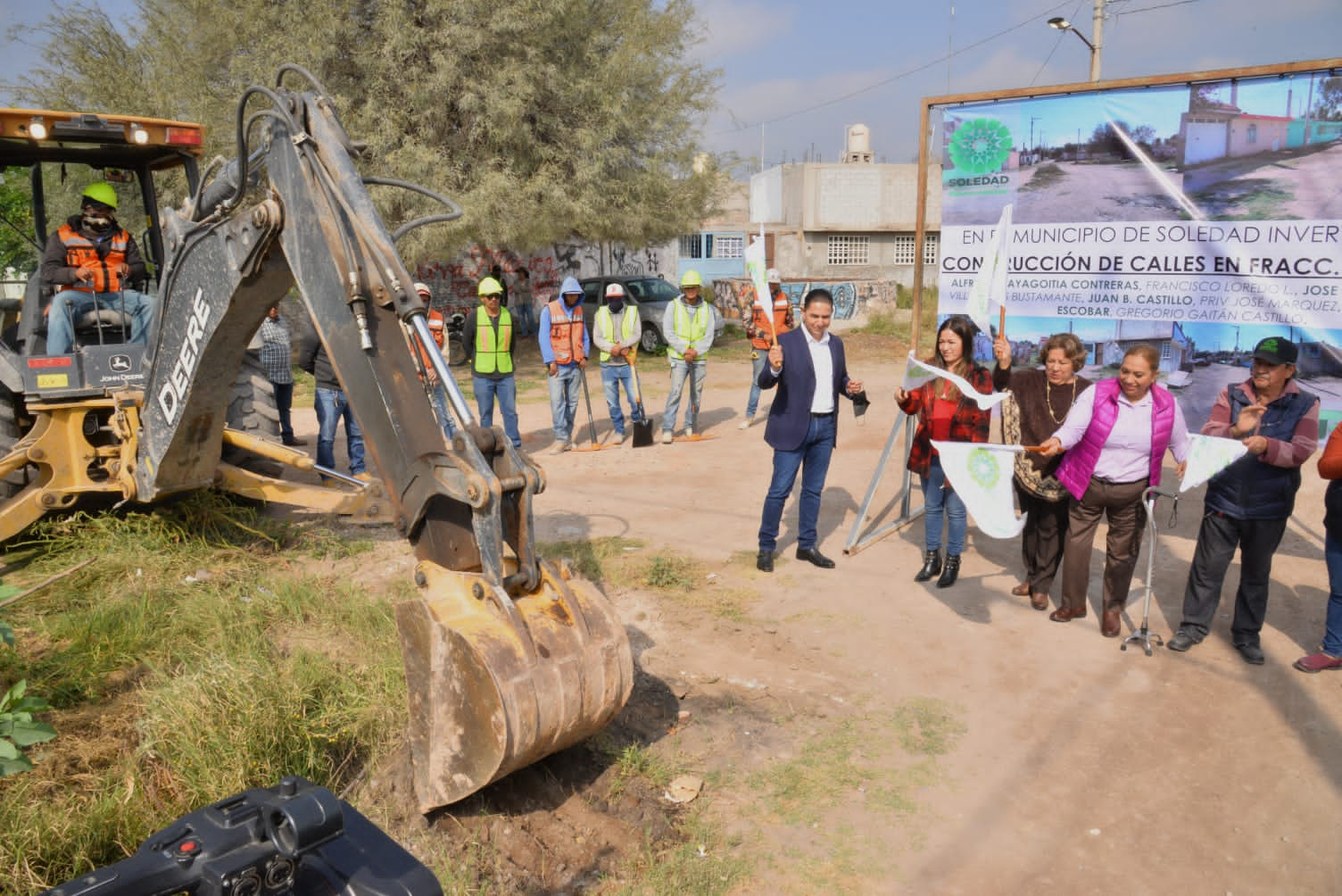 Alcaldesa de Soledad pone en marcha pavimentación de nueve calles en el fraccionamiento La Misión